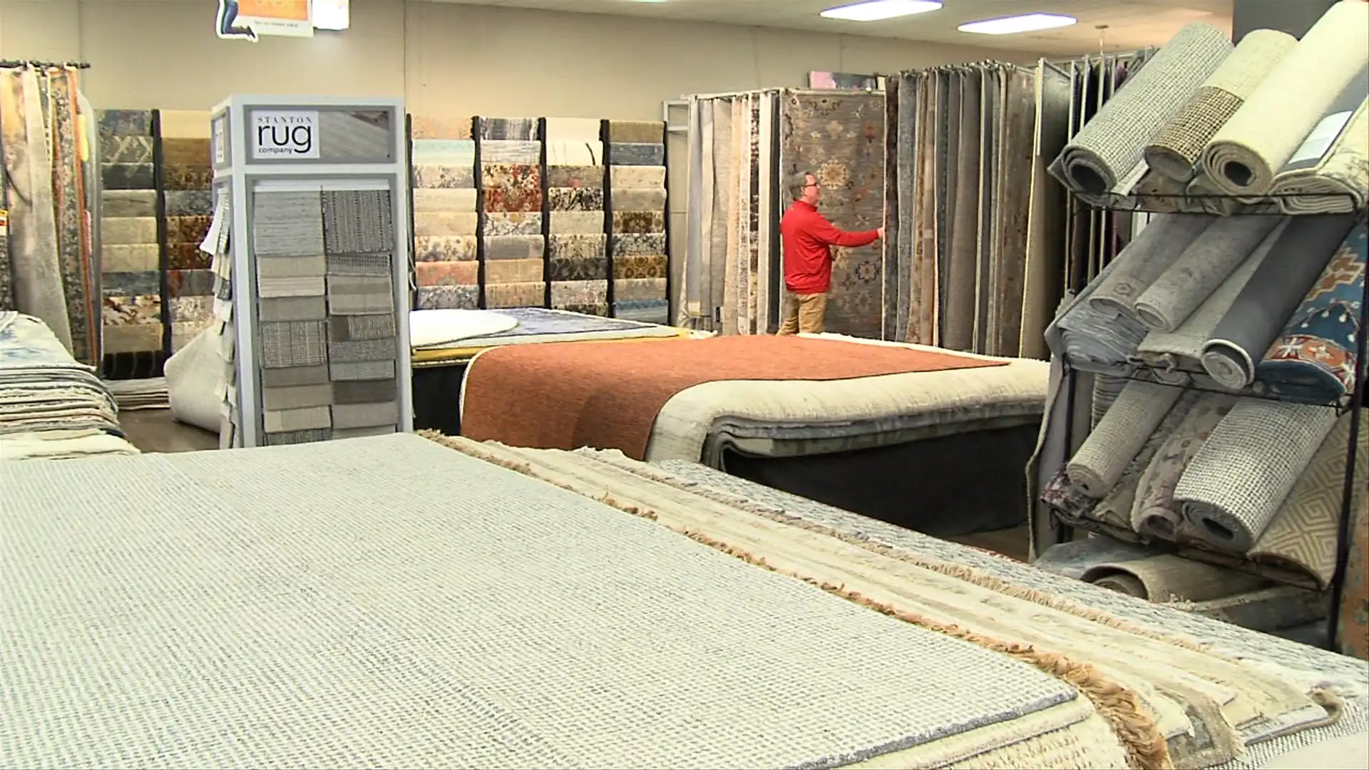 Arnolds flooring Area Rugs showroom
